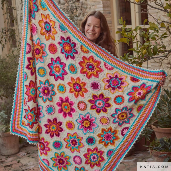 Flowers Forever CAL Kit BASIC MERINO: Gehaakte Bloemdeken 52% Merino Superwash - 48% Acryl Flowers-Forever-CAL-Kit-BASIC-MERINO:-Gehaakte-Bloemdeken-52-Merino-Superwash-48-Acryl